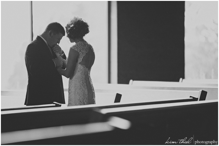 12_first-look-wedding_kim-thiel-photography_wisconsin-wedding