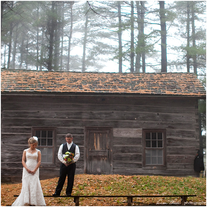 22_outdoor-wedding-fall_kim-thiel-photography_wisconsin-wedding