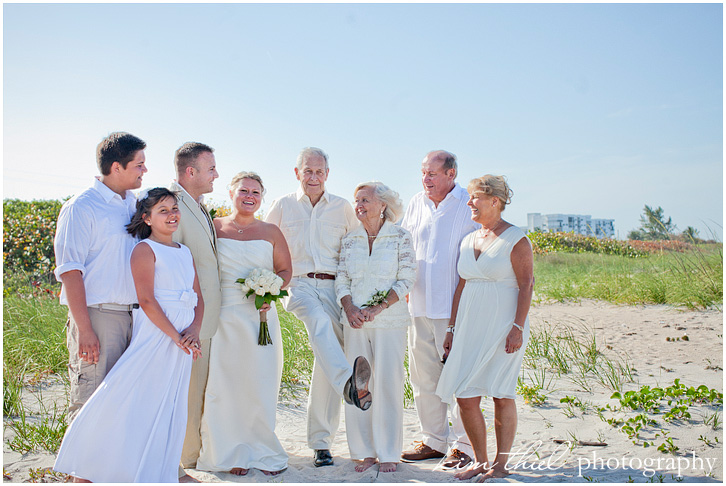 38_florida-beach-wedding_beach-family-bubbles_tan-suit