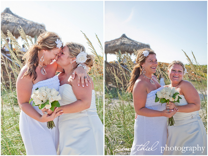 42_florida-beach-wedding_beach-family-bubbles_tan-suit