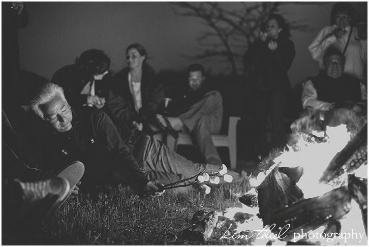 rehearsal-dinner_wedding-party-bonfire_barn_kim-thiel_37