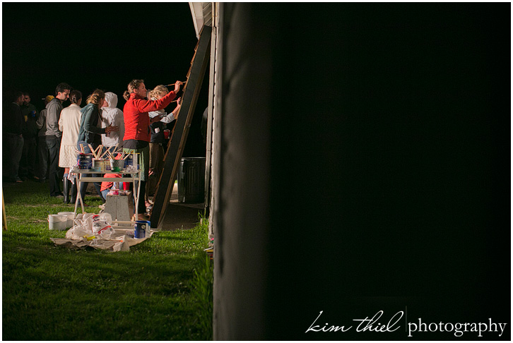 rehearsal-dinner_wedding-party-bonfire_barn_kim-thiel_43