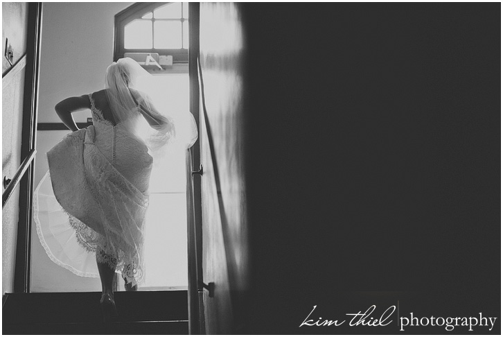 15_bride-wedding-prep-veil_kim-thiel