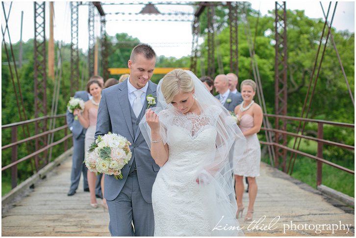 35_wedding-party-bridge_kim-thiel