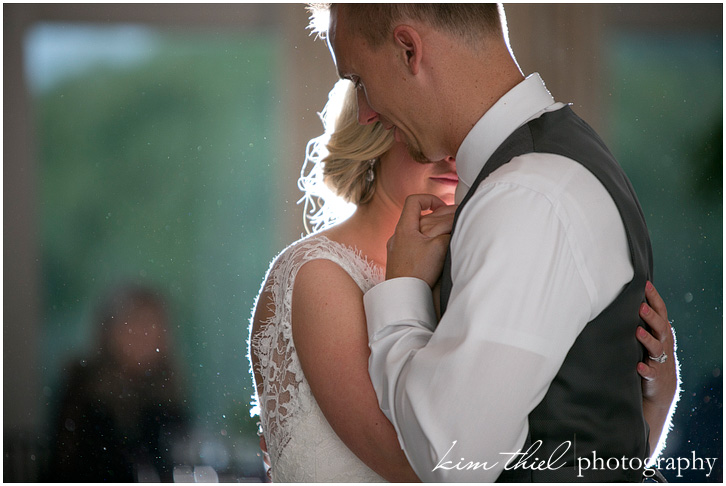 71_oneida-golf-county-club-first-dance-backlight_kim-thiel