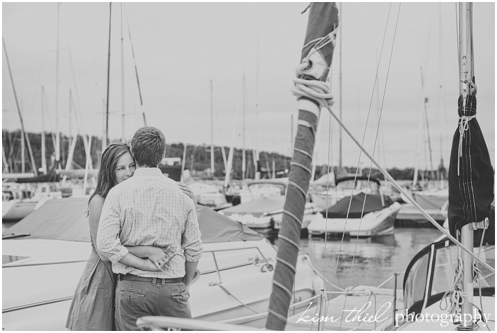 17_beach-engagement-harbor-docks-sailboats-wisconsin-photographer