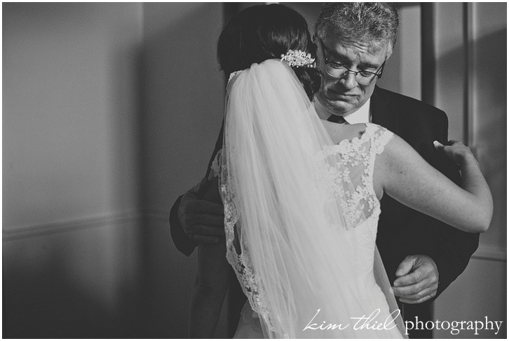 12_wisconsin-wedding-father-daughter-tears_kim-thiel