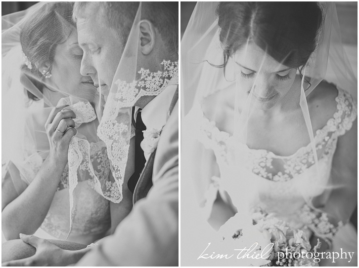 47_wedding-photographer-lace-vintage-love-kiss-bride-groom_kim-thiel