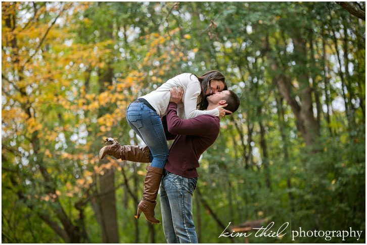 wisconsin-wedding-photographer_kim-thiel_fall-engagement06