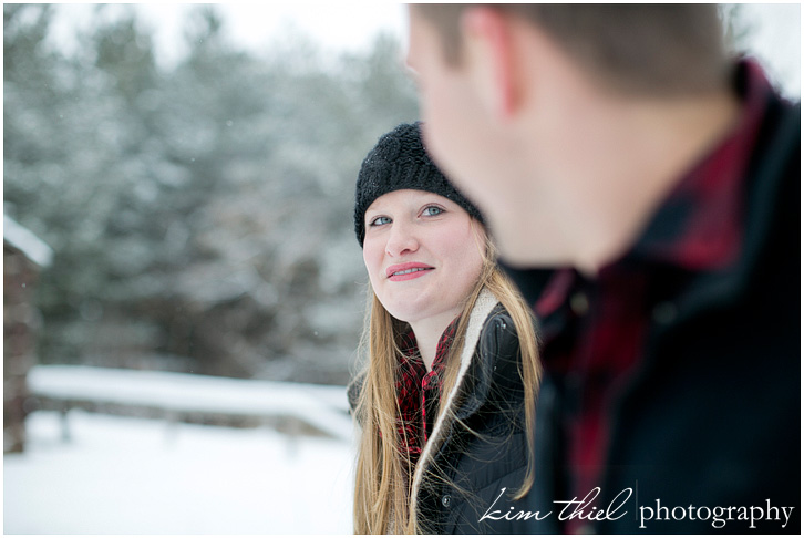 outdoor-winter-engagement-photography-woods_01