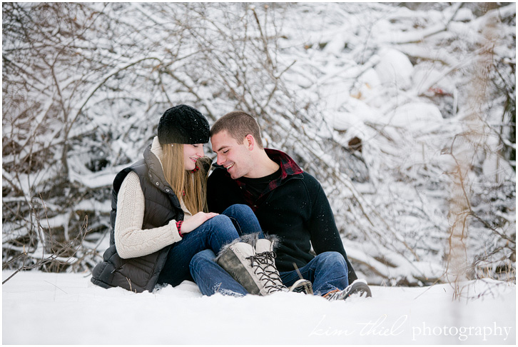 outdoor-winter-engagement-photography-woods_24
