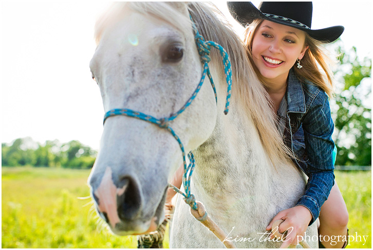 09_outdoor-senior-photographer_kim-thiel_appleton-wi