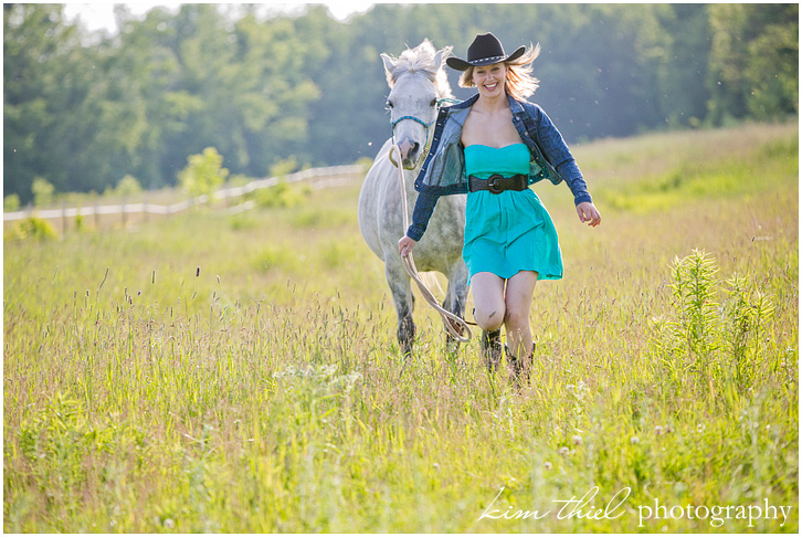 13_outdoor-senior-photographer_kim-thiel_appleton-wi