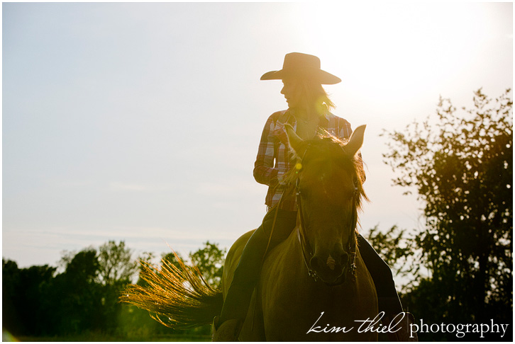 28_horseback-senior-session_kim-thiel_appleton-wi