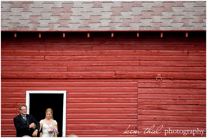 058_door-county-wedding-photographer-rustic-barn