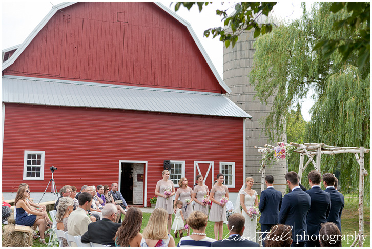 069_door-county-wedding-photographer-rustic-barn