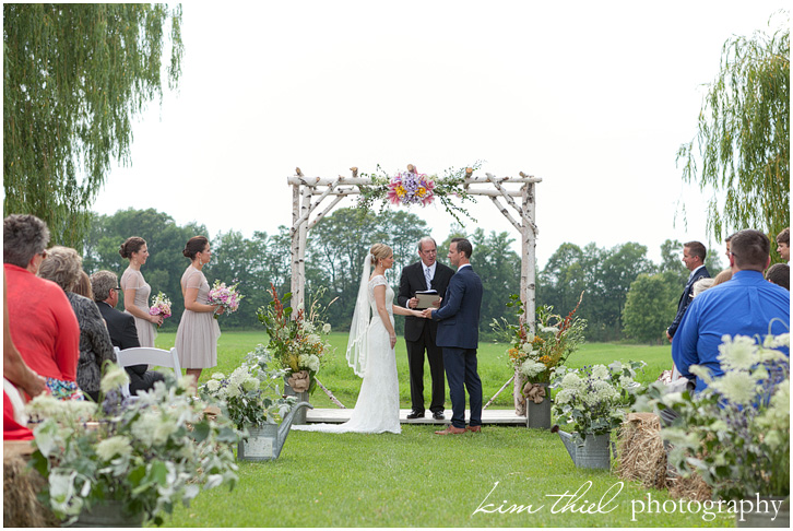 072_door-county-wedding-photographer-rustic-barn