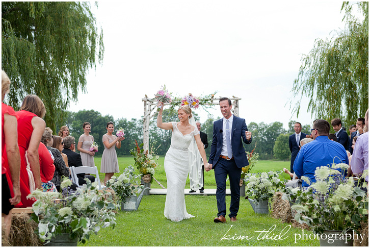 074_door-county-wedding-photographer-rustic-barn