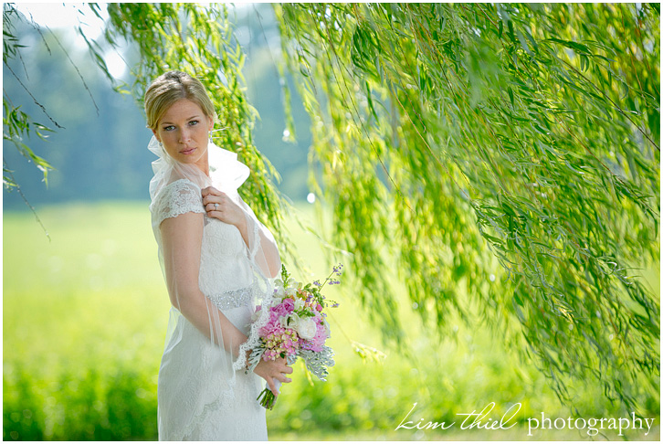 094_door-county-wedding-photographer-rustic-barn