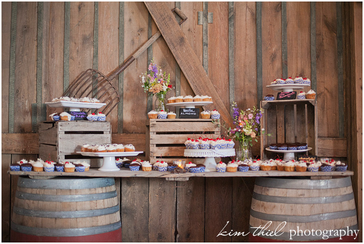 107_door-county-wedding-photographer-rustic-barn