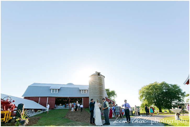118_door-county-wedding-photographer-rustic-barn