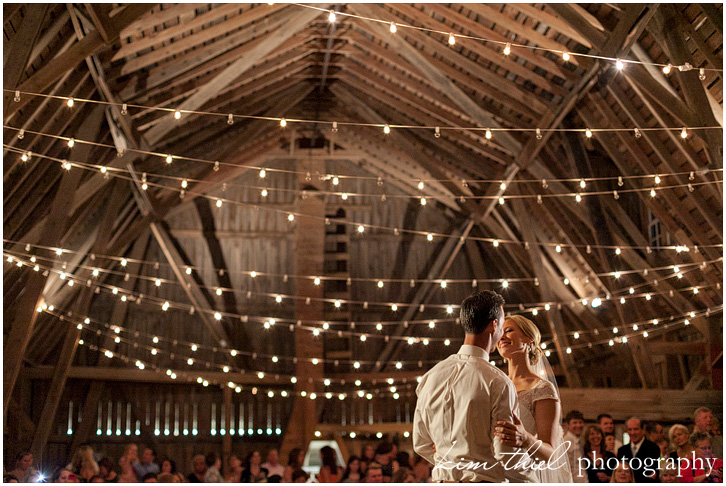 147_door-county-wedding-photographer-rustic-barn