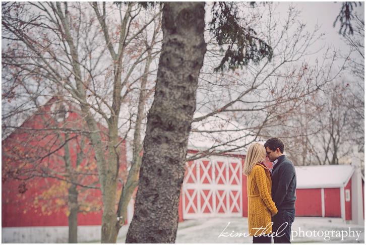 kim-thiel-photo-milwaukee-engagement-winter-couple_007