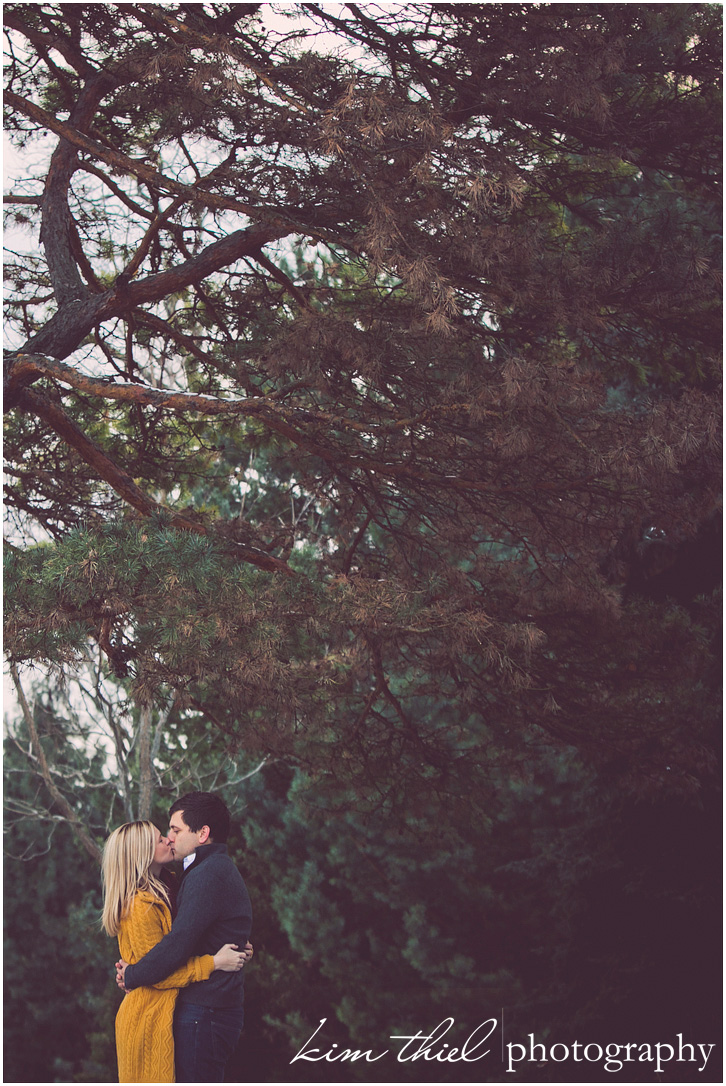 kim-thiel-photo-milwaukee-engagement-winter-couple_030