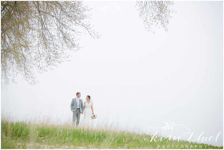 61_lake-michigan-spring-wedding_kim-thiel-photography