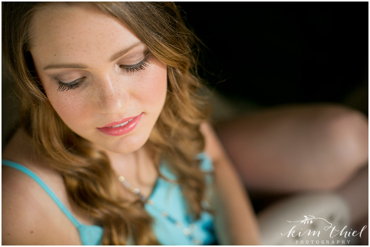 03_Kim_Thiel_Photography_Wisconsin_Senior_Portraits_Downtown_Fashion