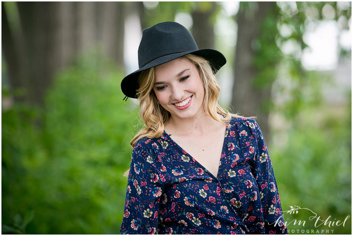13_Kim_Thiel_Photography_Wisconsin_Senior_Portraits_fashion_flirty