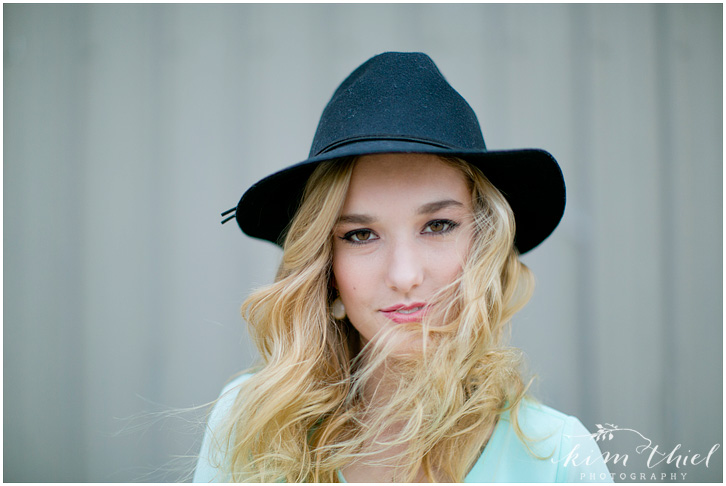 16_Kim_Thiel_Photography_Wisconsin_Senior_Portraits_fashion_flirty