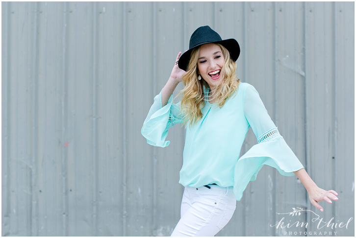 17_Kim_Thiel_Photography_Wisconsin_Senior_Portraits_fashion_flirty