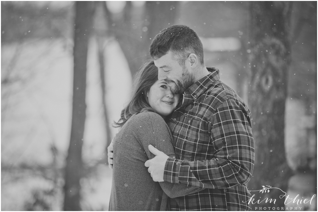 03-Kim-Thiel-Photography-Snowy-Engagement