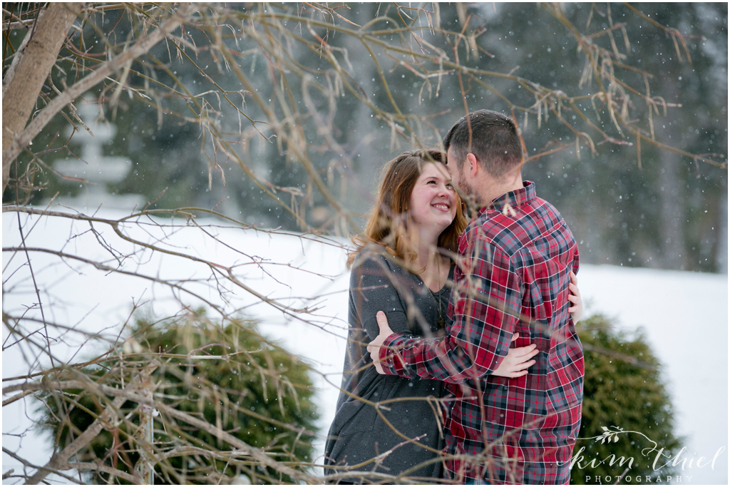 05-Kim-Thiel-Photography-Snowy-Engagement
