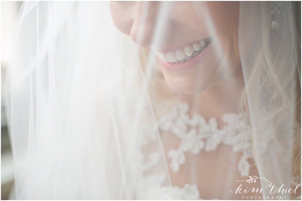 12-Kim-Thiel-Photography-Wisconsin-Winter-Wedding